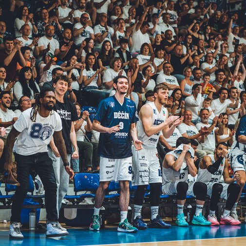 Osm desetiletí na palubovce – jubilejní sezona děčínského basketbalu Osm desetiletí na palubovce – jubilejní sezona děčínského basketbalu