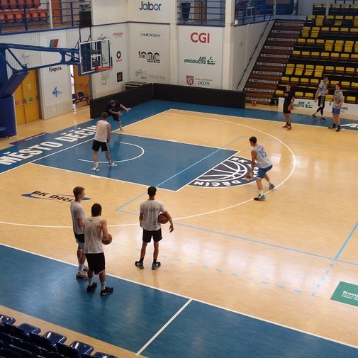 VÁLEČNÍCI ODSTARTOVALI SPOLEČNOU PŘÍPRAVU VÁLEČNÍCI ODSTARTOVALI SPOLEČNOU PŘÍPRAVU