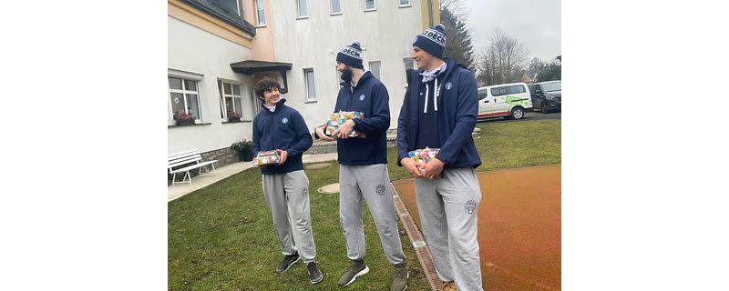 Válečníci dělali radost v dětských domovech Válečníci dělali radost v dětských domovech